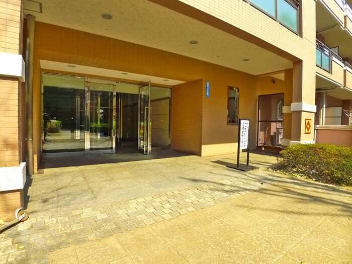 物件外観写真3　(エントランス部分)