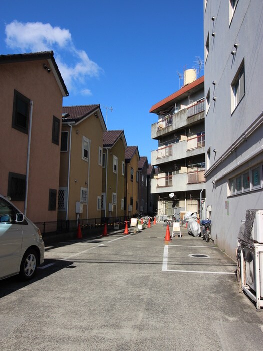 物件外観写真5　(駐車場)