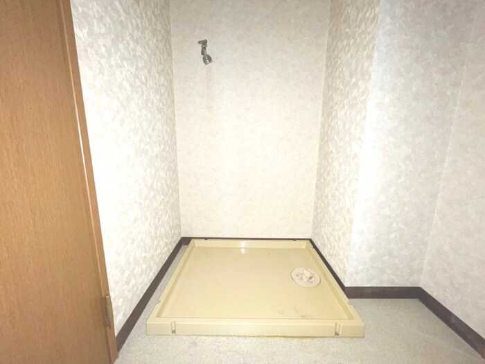 物件内観写真15　(洗濯機置場)