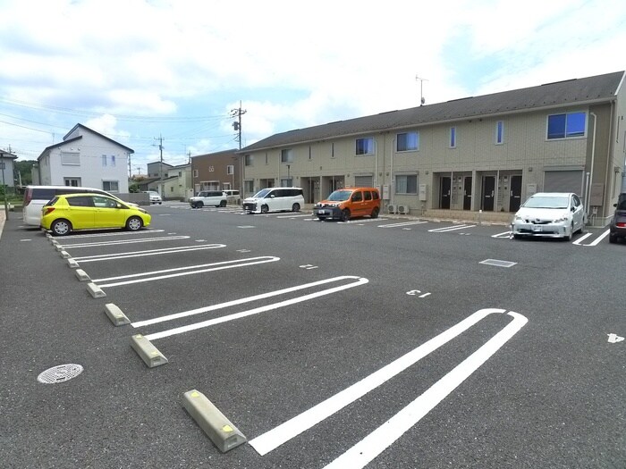 物件外観写真3　(駐車場)