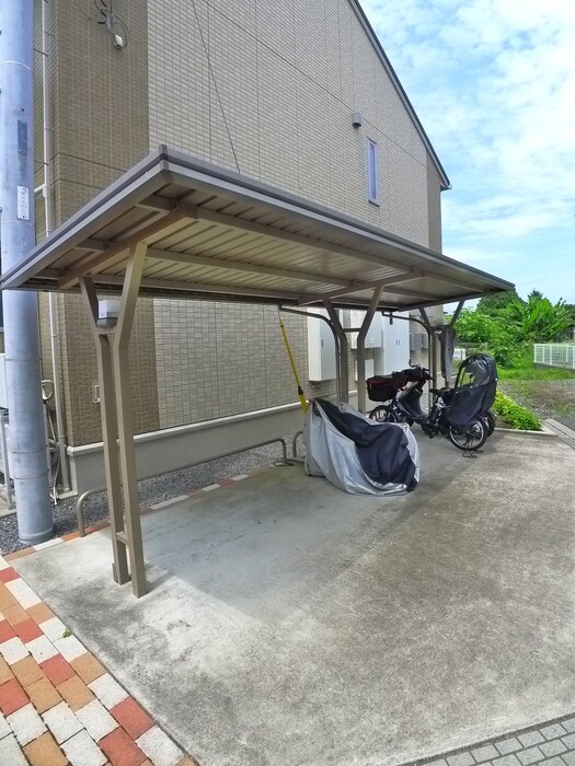 物件外観写真5　(駐輪場)