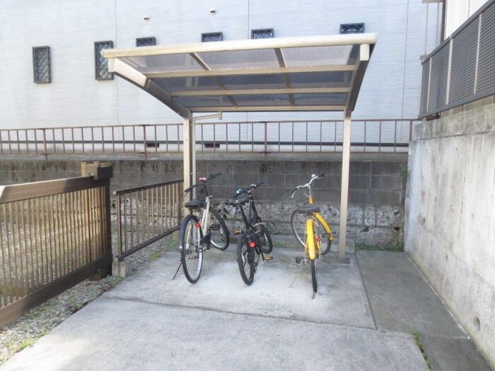 物件外観写真3　(駐輪場)