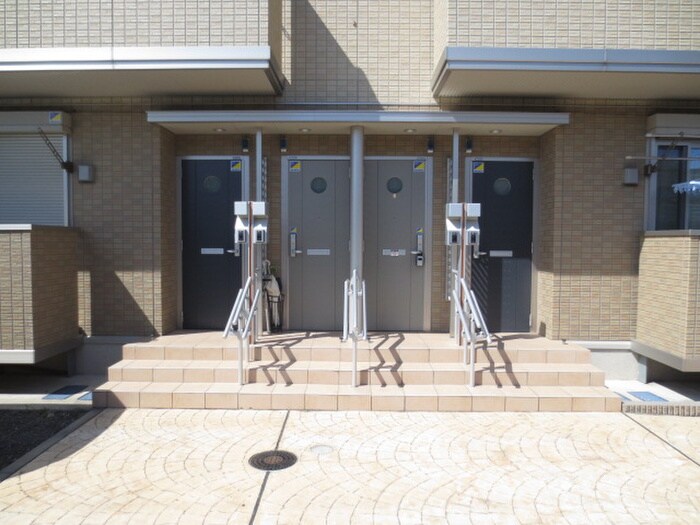 物件外観写真4　(エントランス部分)