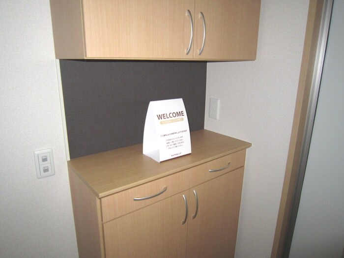 物件内観写真16　(玄関)