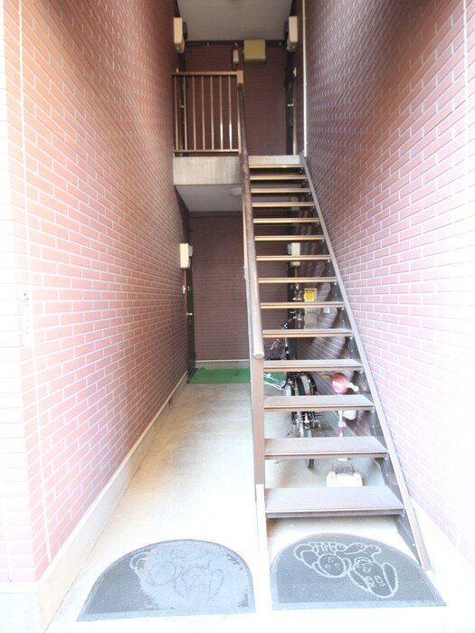 物件外観写真6　(エントランス部分)