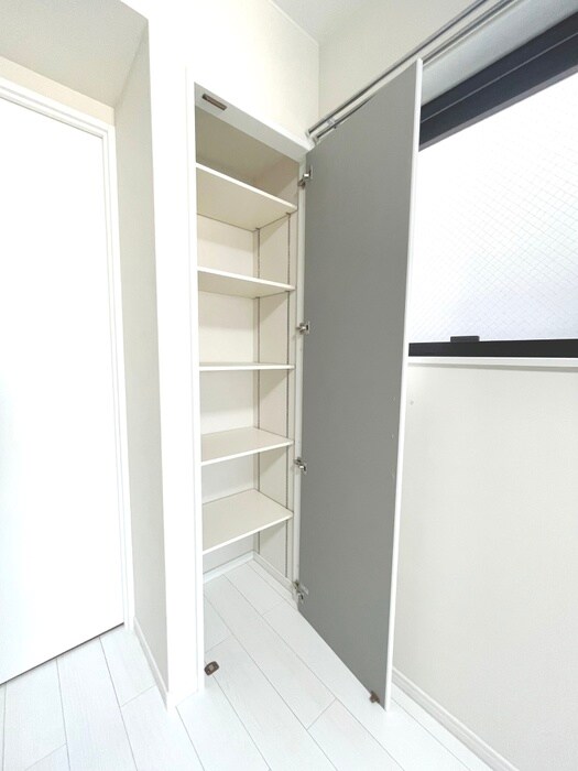 物件内観写真12　(収納)