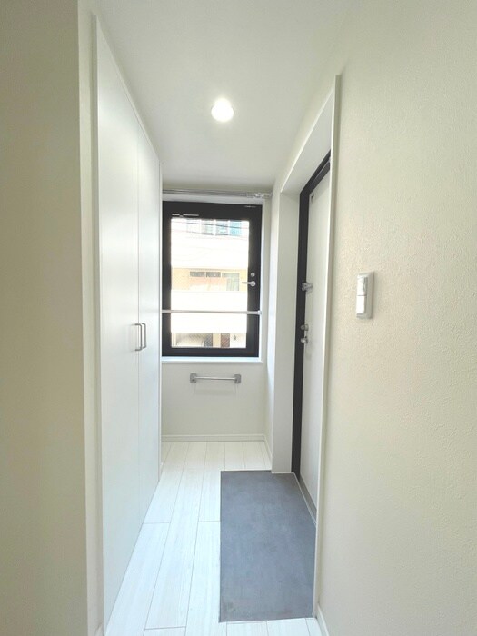 物件内観写真16　(玄関)