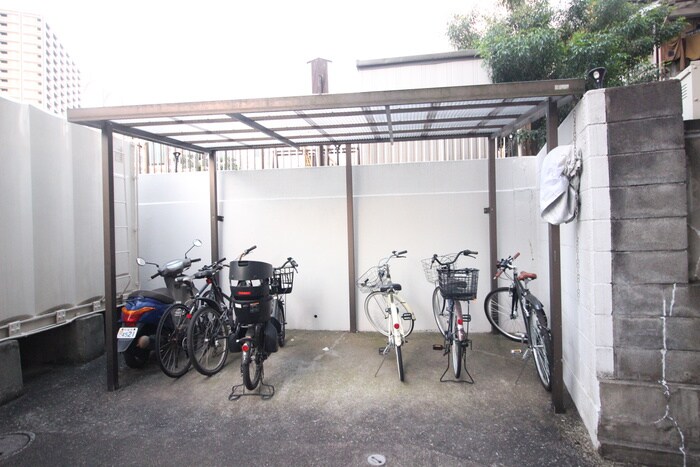 物件外観写真4　(駐輪場)