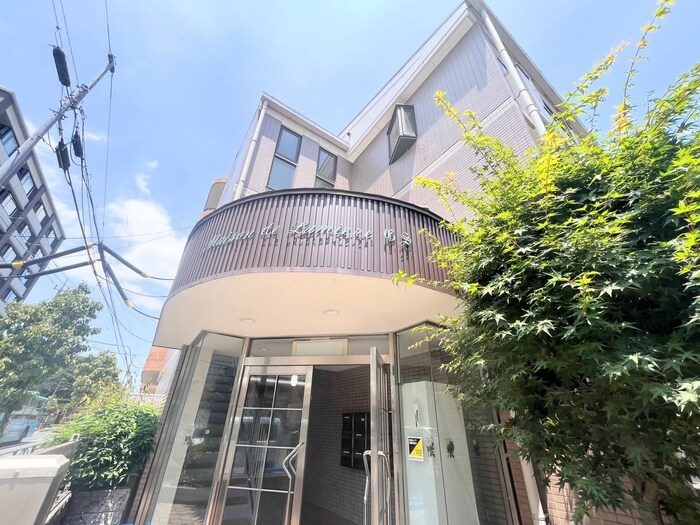 物件外観写真2　(エントランス部分)