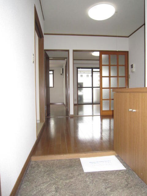 物件内観写真16　(玄関)