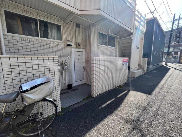 物件外観写真2　(エントランス部分)