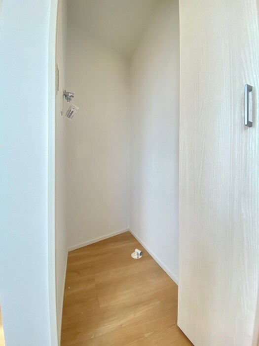 物件内観写真16　(洗濯機置場)