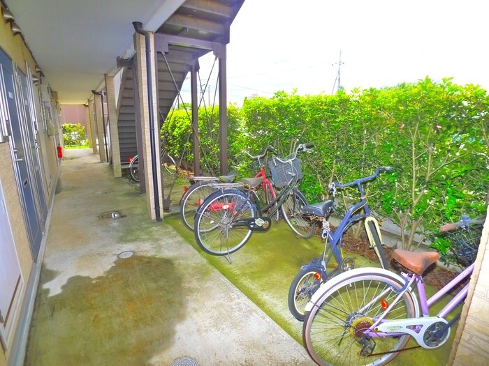 物件外観写真3　(駐輪場)