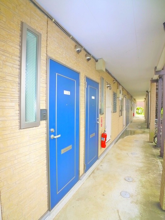 物件外観写真6　(エントランス部分)