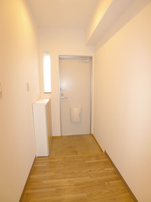 物件内観写真16　(玄関)