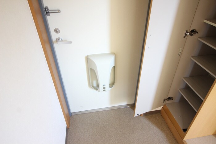 物件内観写真8　(玄関)