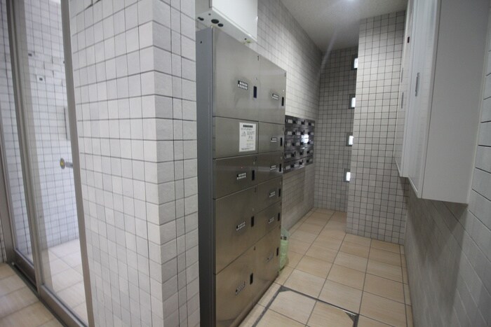 物件外観写真4　(エントランス部分)