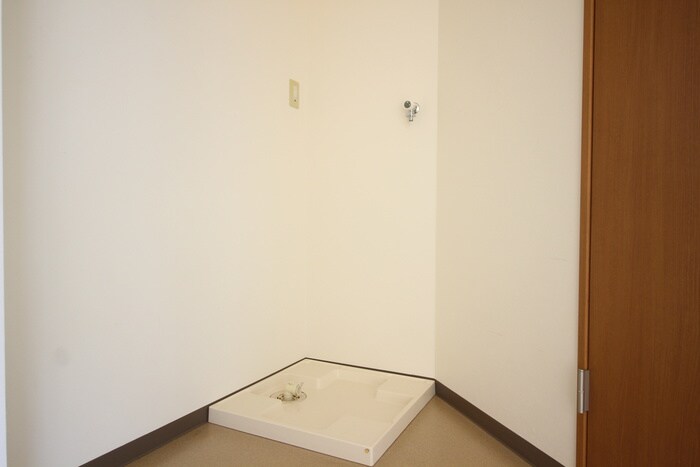 物件内観写真18　(洗濯機置場)