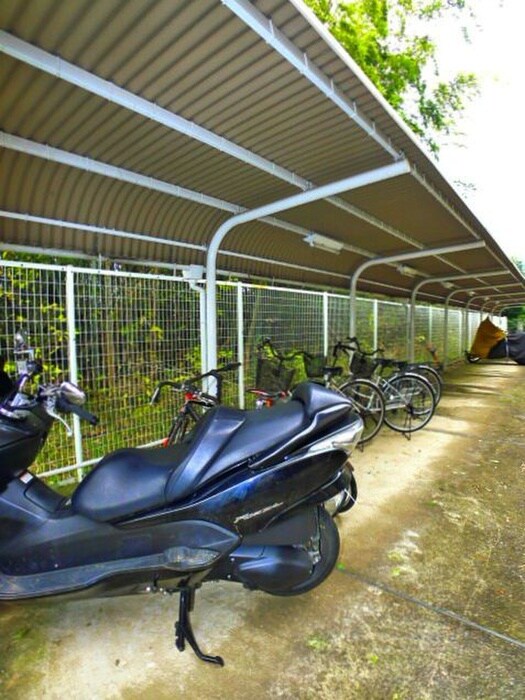 物件外観写真5　(駐輪場)