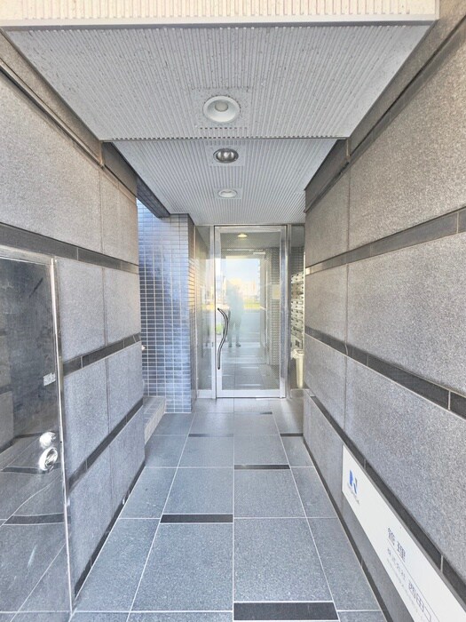 物件外観写真5　(エントランス部分)