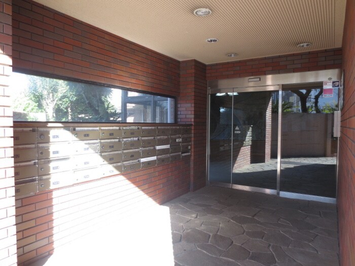 物件外観写真4　(エントランス部分)