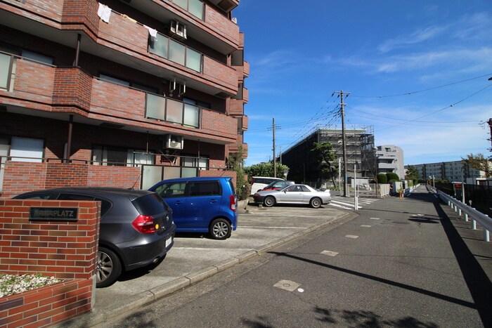 物件外観写真5　(駐車場)