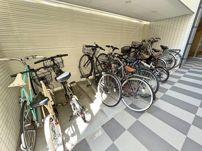 物件外観写真4　(駐輪場)