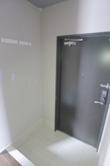 物件内観写真16　(玄関)