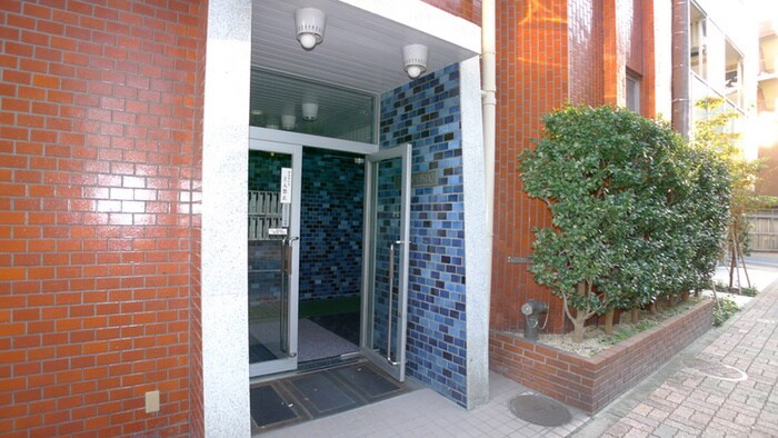 物件外観写真3　(エントランス部分)