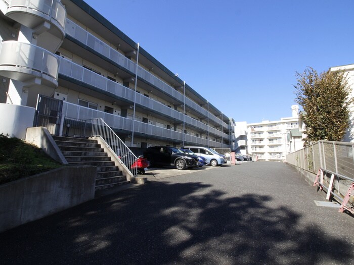 物件外観写真3　(駐車場)