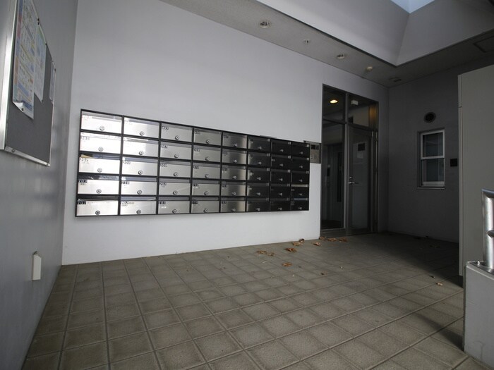 物件外観写真5　(エントランス部分)