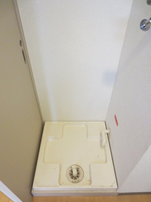 物件内観写真10　(洗濯機置場)