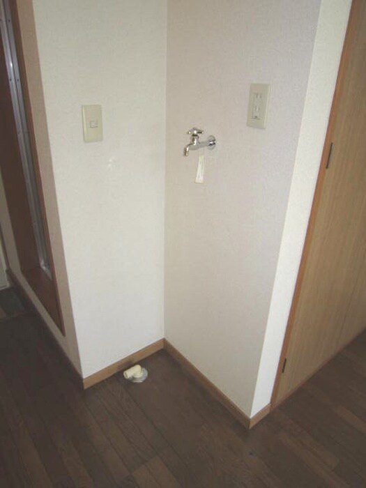 物件内観写真13　(洗濯機置場)