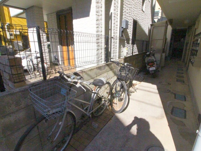 物件外観写真5　(駐輪場)