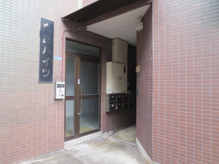 物件外観写真3　(エントランス部分)