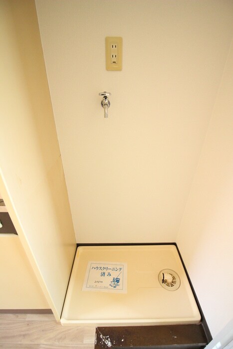 物件内観写真13　(洗濯機置場)