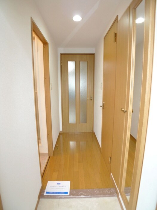 物件内観写真10　(玄関)