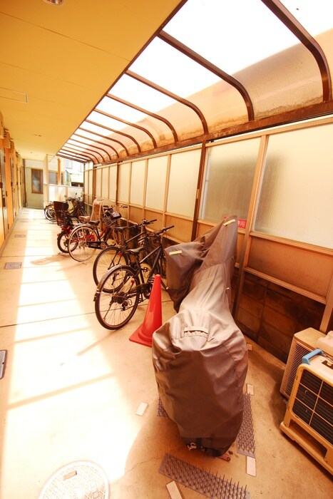 物件外観写真4　(駐輪場)