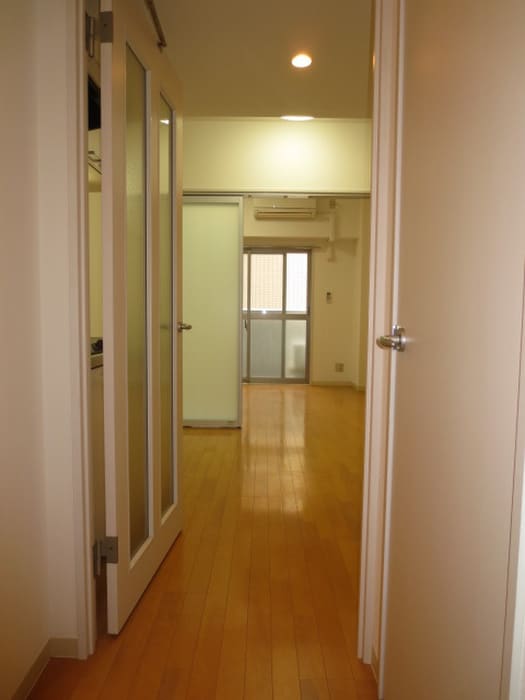 ERIGER T tomigayaの廊下