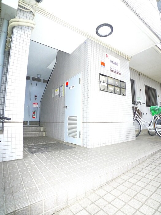 物件外観写真5　(エントランス部分)
