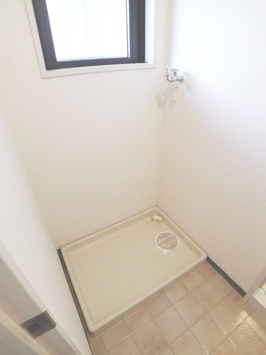 物件内観写真13　(洗濯機置場)