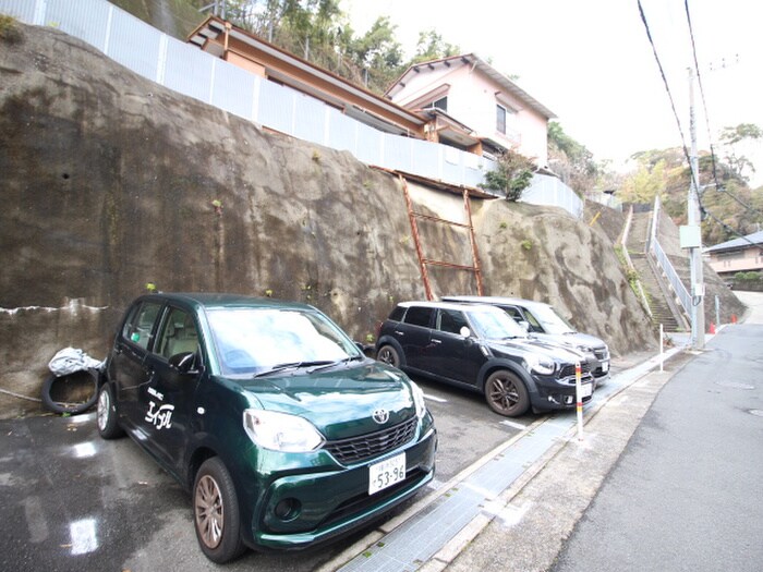 物件外観写真3　(駐車場)