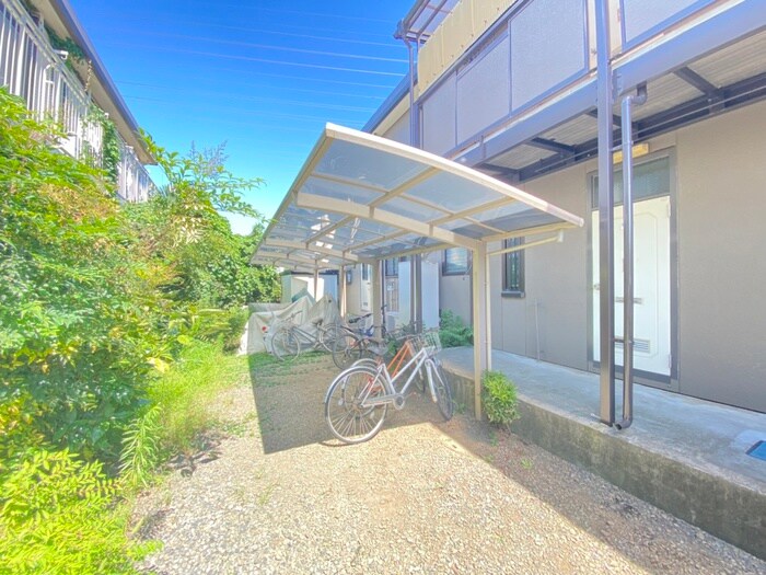 物件外観写真4　(駐輪場)
