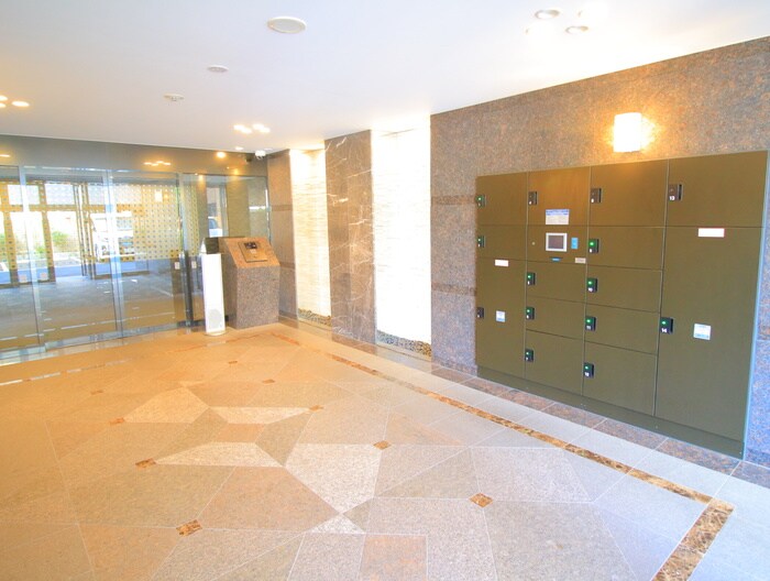 物件外観写真4　(エントランス部分)