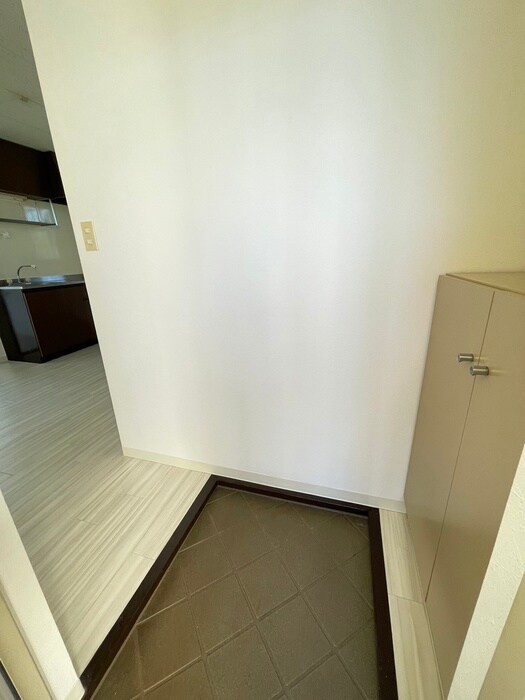 物件内観写真16　(玄関)