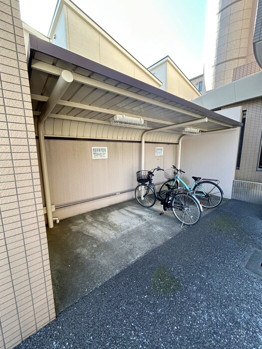 物件外観写真4　(駐輪場)