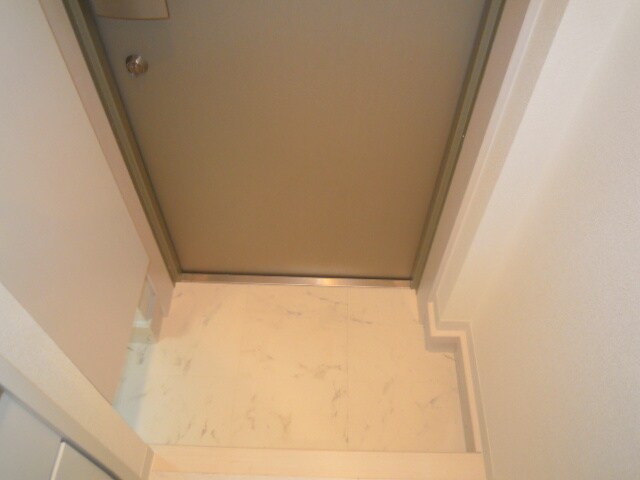 物件内観写真7　(玄関)
