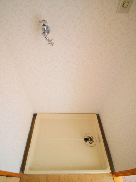 物件内観写真13　(洗濯機置場)