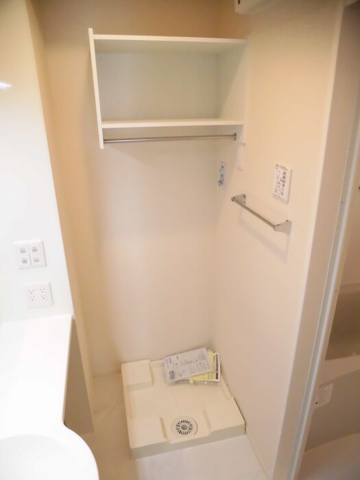 物件内観写真8　(洗濯機置場)