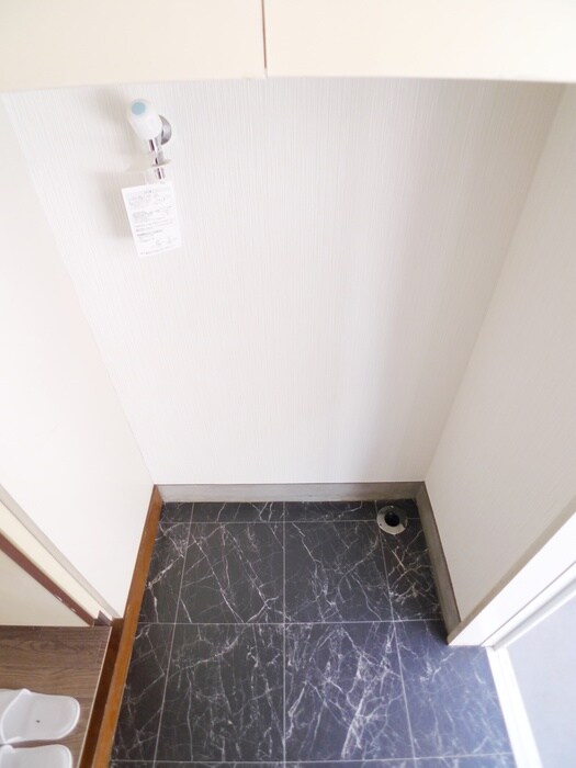 物件内観写真12　(洗濯機置場)